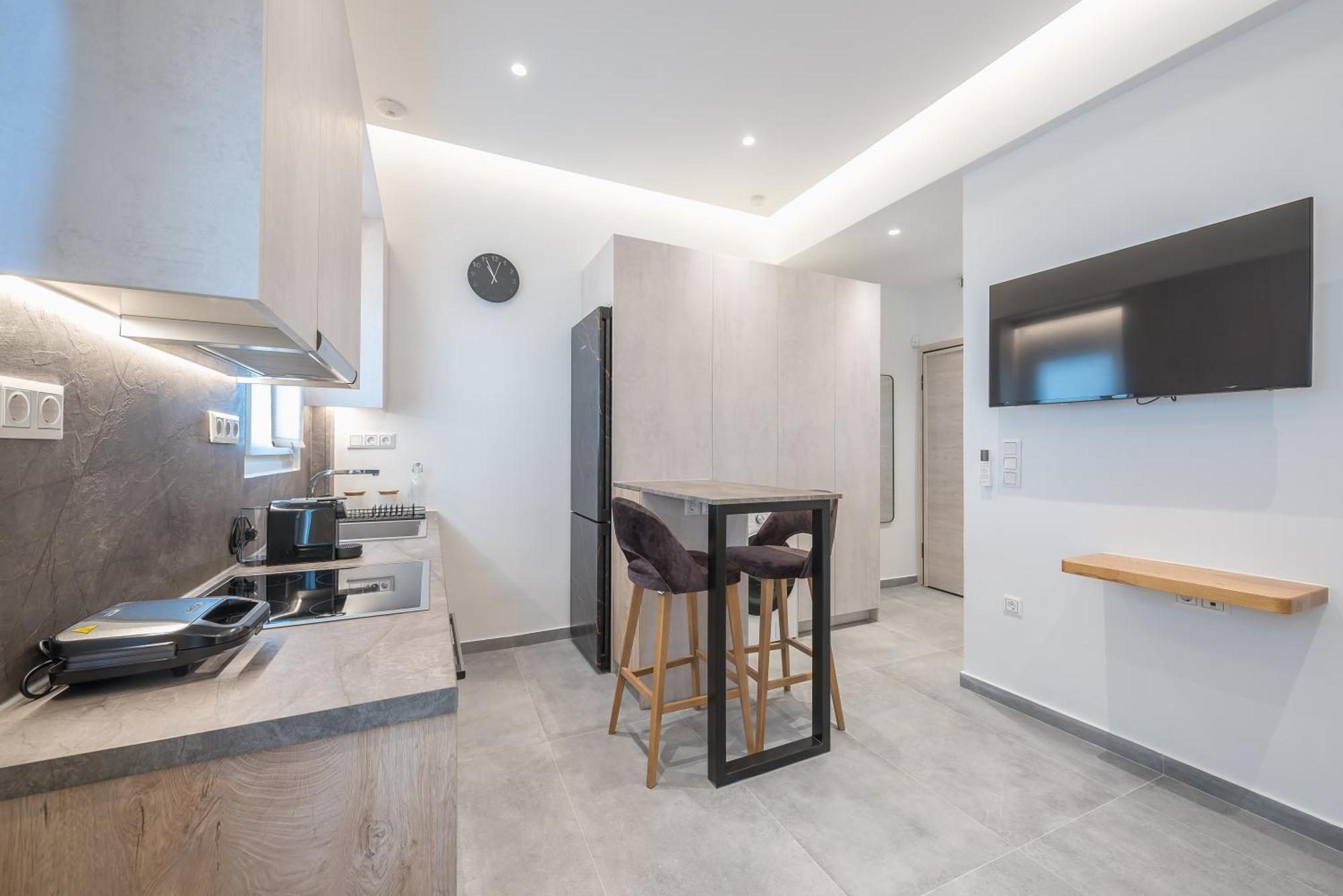 Newly Renovated Escape/psychiko Apartment *